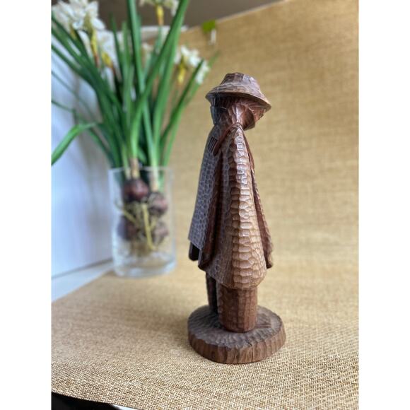 Primitive Wood Carving Man in Poncho Hat Scarf Vintage Unique 11.5" - Picture 8 of 9